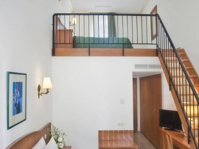 AKKA CLAROS HOTEL