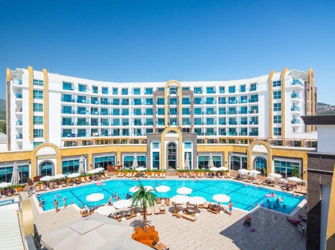The Lumos Deluxe Resort Hotel & Spa