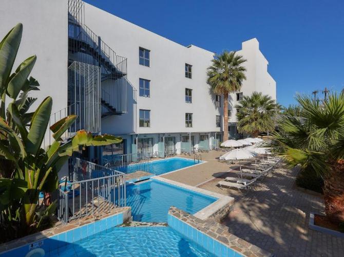 Pollis Hotel