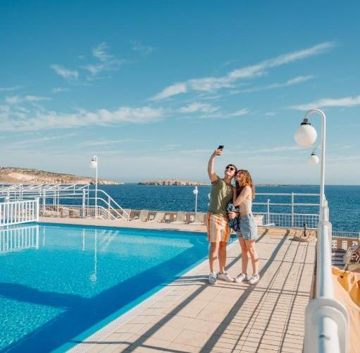 Gillieru Harbour Hotel