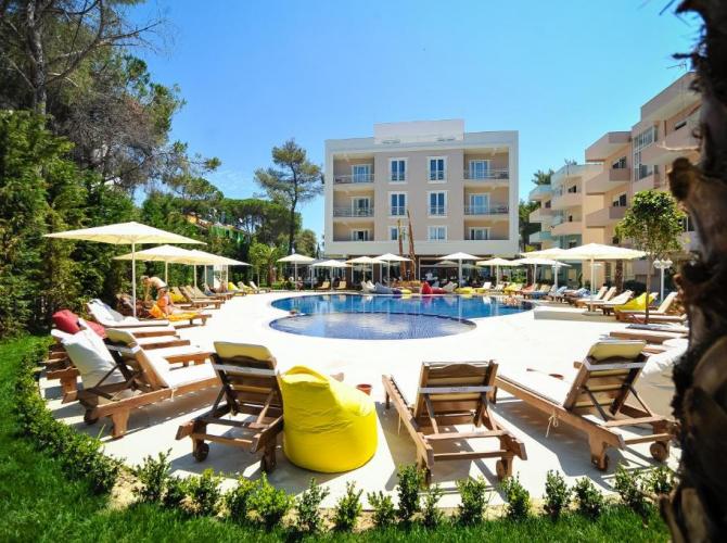 Hotel Sandy Beach Resort