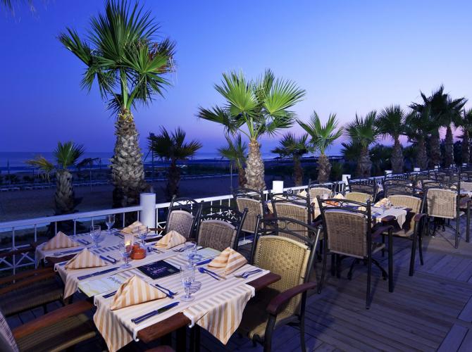 Club Grand Side