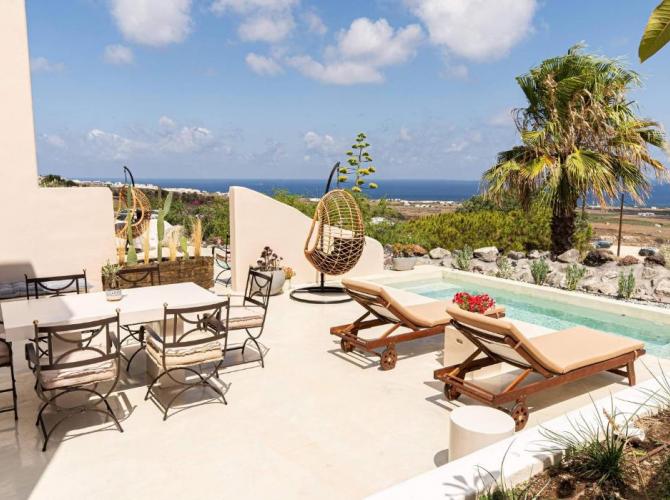 Pink Freud Villas Santorini