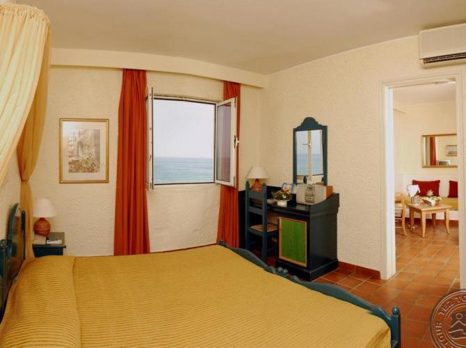 ALEXANDER BEACH HOTEL &amp; VILLAGE RESORT